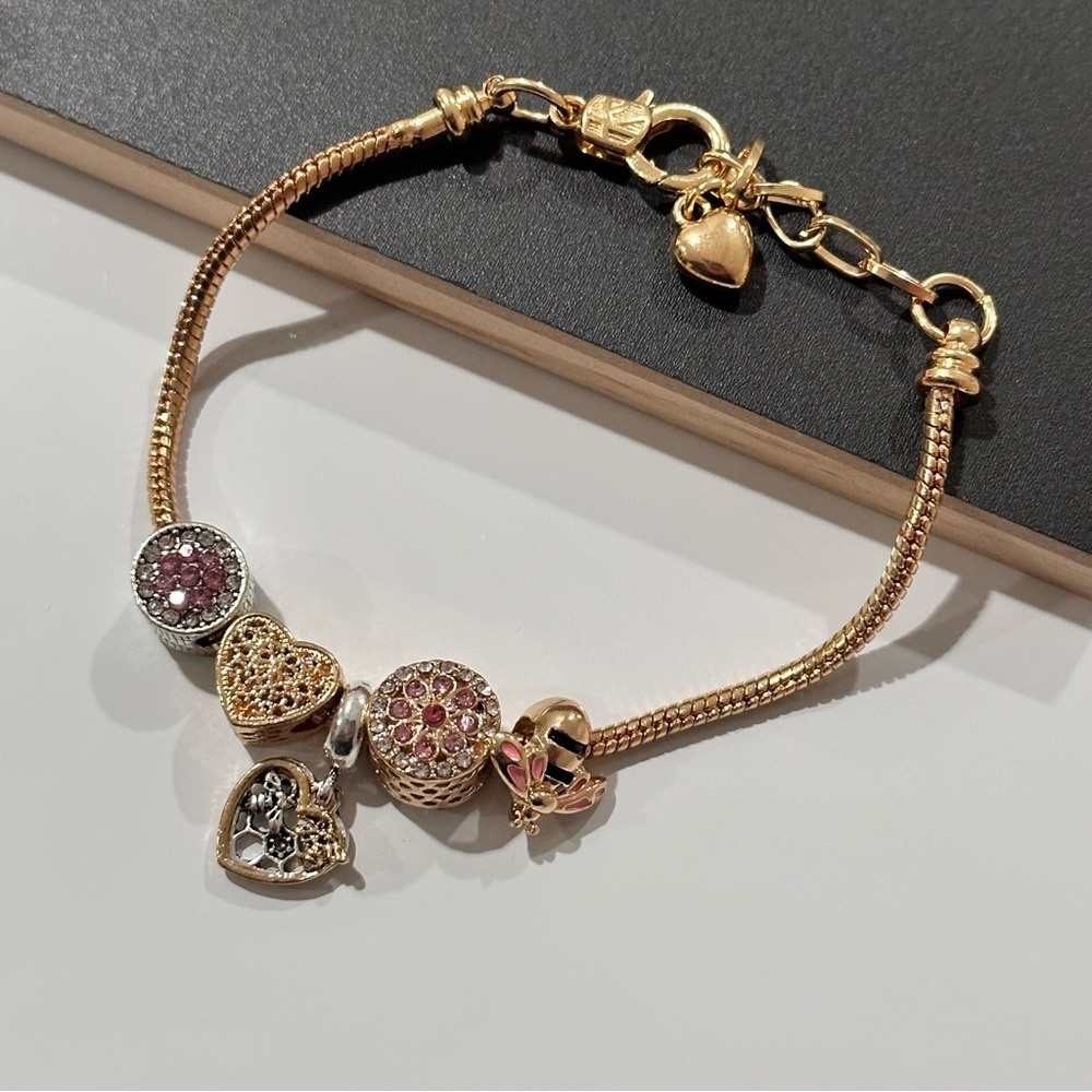 Gold Tone Bee & Heart Rhinestone Charm Bracelet